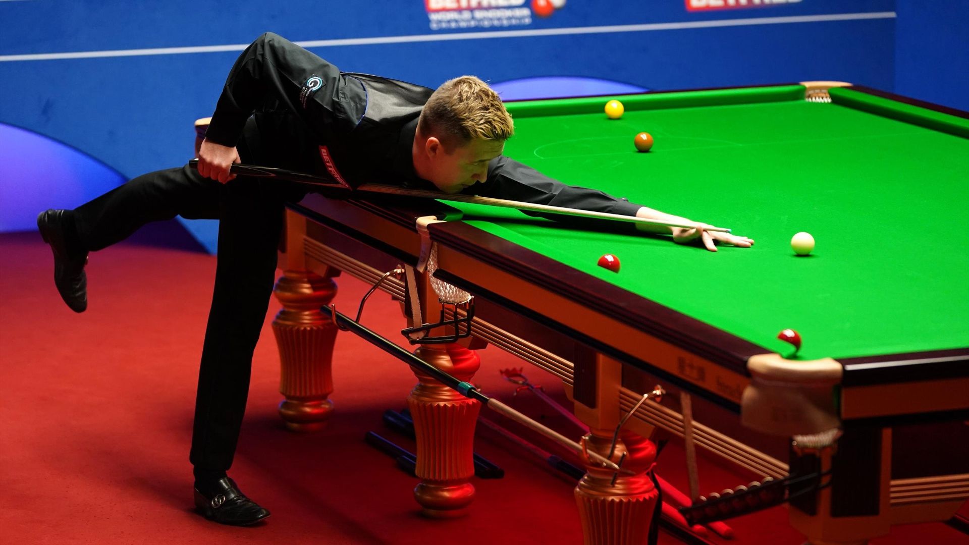 Снукер евроспорт плюс 2024 год сентябрь. Снукер наберые селнв. Бритиш опен снукер. Снукер 23 селби вафае в мастерсе. Джадд трамп фото.